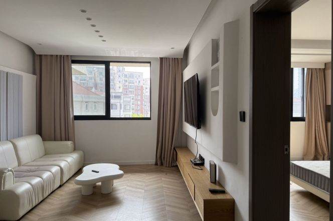 Huge 50sqm terrace  / Central ac + floor heating +oven / Bright / Elevator