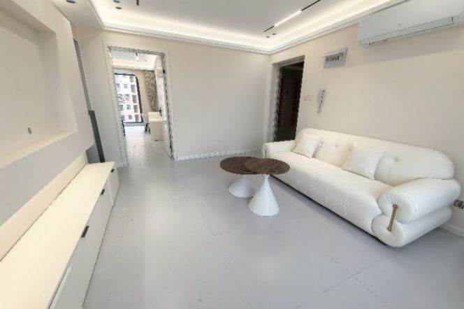 Brand new high rise 1br apt,close to Line 2