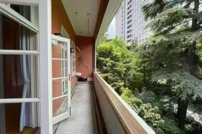 High-ceiling 2br with Balcony/terrace @West Jianguo Road