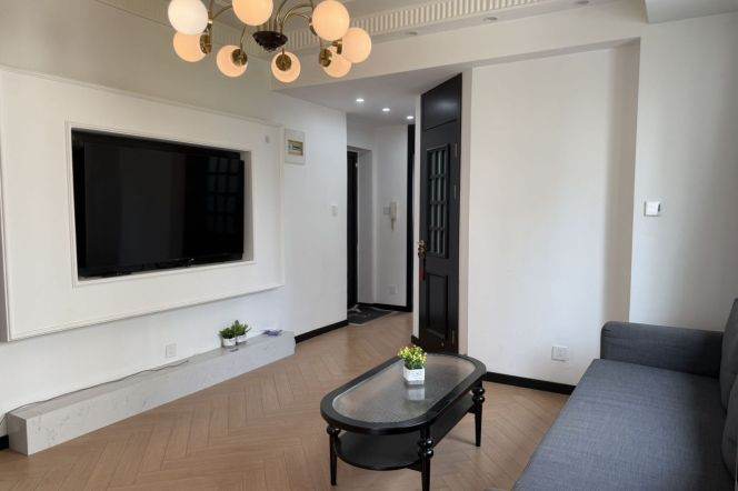 Great compound  cozy 1br  L3/4/7 Zhenping rd  Bright / Elevator