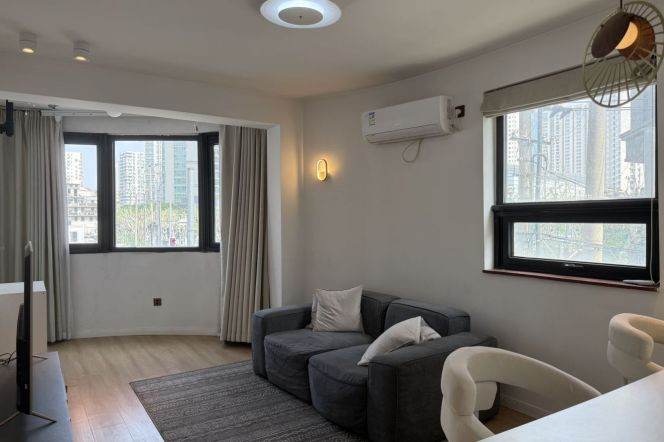 L7 Changping rd  cozy 1br  /  floor heating +oven / Bright / Stairs 