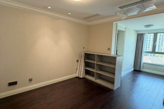 4BR 4BTH w/ Gym & Pool nr ChangPing RD M7