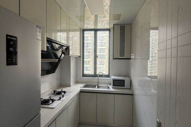 Bright 2Bdrs  @Weining Rd &Line 2