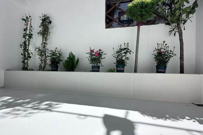 Nice yard+modern 1br 2lr/big living room/floor heating,Zhongshan(N) rd@L1