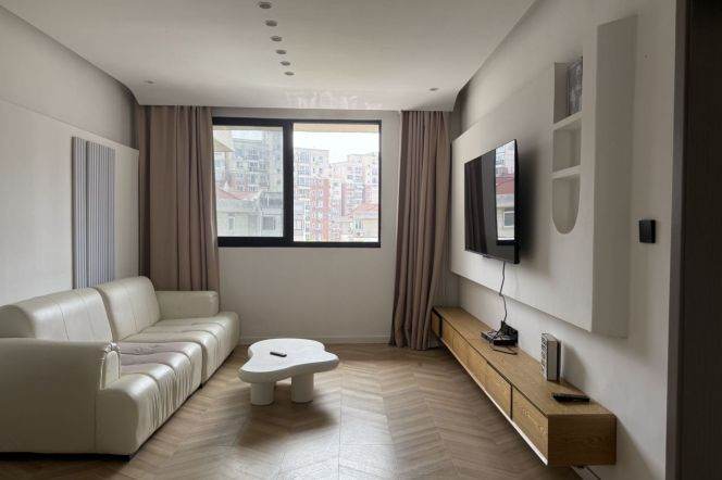 Huge 50sqm terrace  / Central ac + floor heating +oven / Bright / Elevator