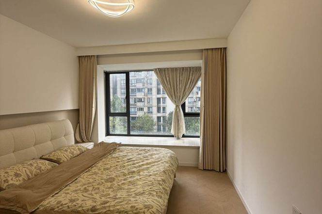 A well-managed residential community in Huangpu District