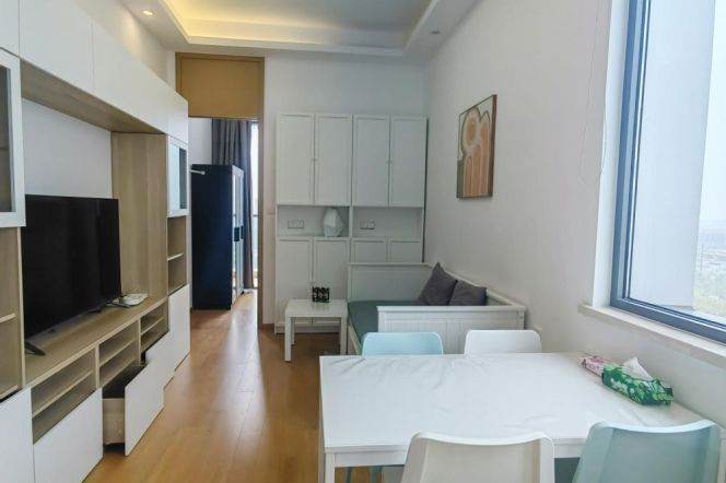Bright 1br with open balcony next NYU shanghai ,5 mins walking to L 6/8/11