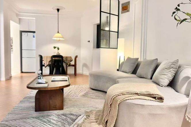 Beautiful 2bedrooms elevator Apt+Floor heating+oven@ Caoyang Rd