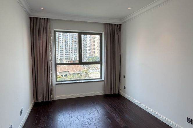 4BR 4BTH w/ Gym & Pool nr ChangPing RD M7