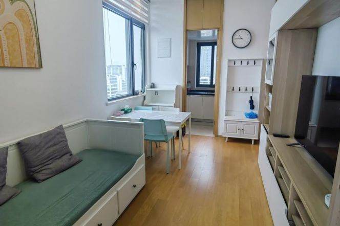 Bright 1br with open balcony next NYU shanghai ,5 mins walking to L 6/8/11