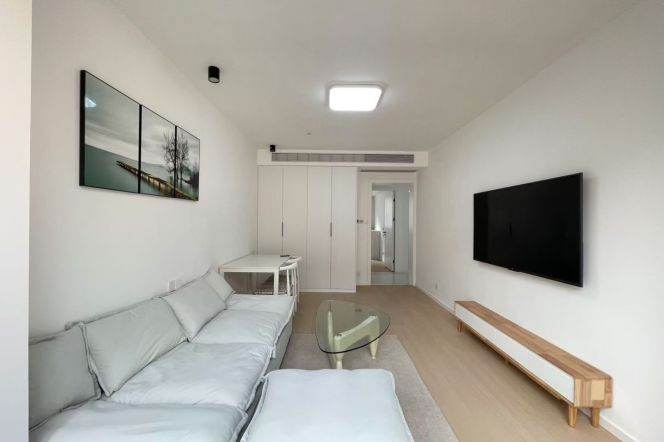 Bright 1br nearby jingan temple M2/7