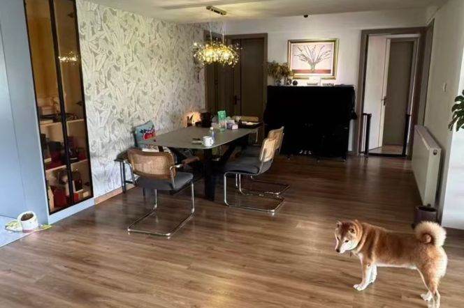 Spacious 3+1brs&2baths with balcony on Hengshan Road