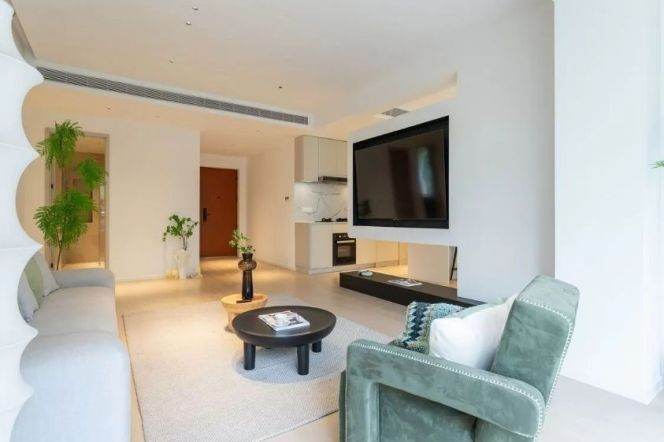 High-end luxury residence in Lujiazui, with river view