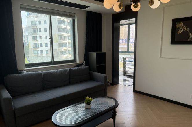 Great compound  cozy 1br  L3/4/7 Zhenping rd  Bright / Elevator
