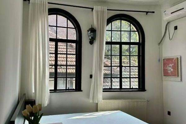 Featured Window 2Beds 2Baths High Ceiling@Huashan Road