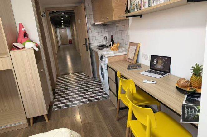 1Studio near line 1 N.Zhongshan Rd and convenient to People Square can long and short lease