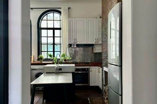 Featured Window 2Beds 2Baths High Ceiling@Huashan Road