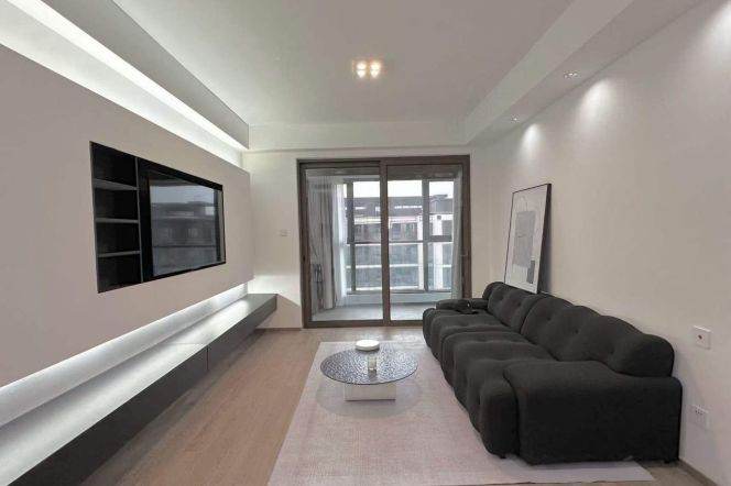 Zhenping rd/spacious 3BR 2LR/high floor/Parking/central AC/nice compound@L3/4/7