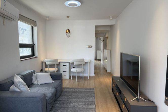 L7 Changping rd  cozy 1br  /  floor heating +oven / Bright / Stairs 