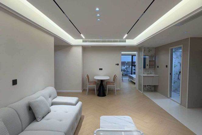 Modern High rise 2br apt with elegant style,big floor window,close to Line 2