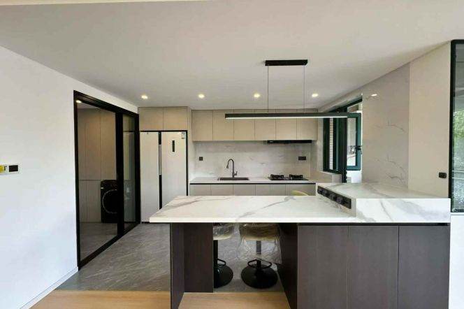 Huashan rd/Central Residence 3br180sqm