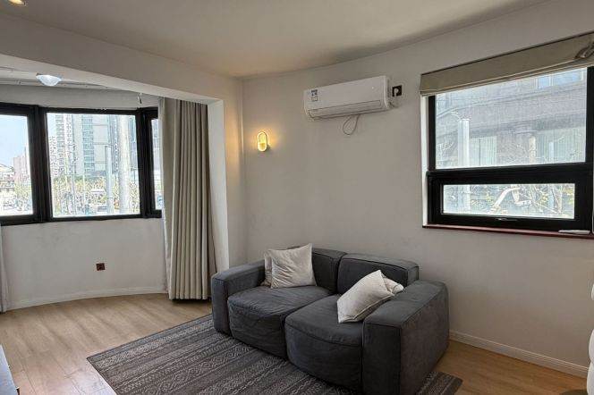 L7 Changping rd  cozy 1br  /  floor heating +oven / Bright / Stairs 