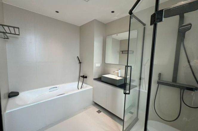 Modern 4brs with floor heating and balcony in Gu bei