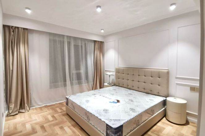 Xintiandi/Madang Rd metro/1br1bt/central AC/floor heat/oven