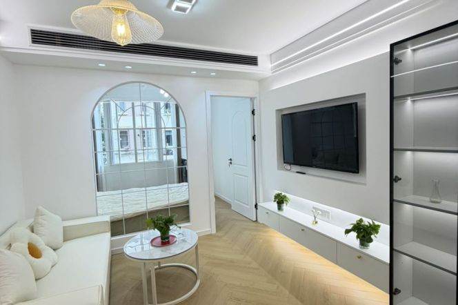 6.8k Brand new 1br Nr Zhongshan Park line2/3/4