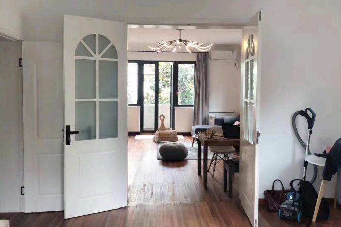 Comfy historical lane house w/balcony