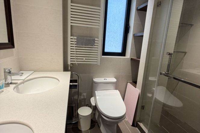 Wutong District, high-rise building with elevator, large 3-bedroom unit with a fixed parking space