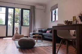 Comfy historical lane house w/balcony