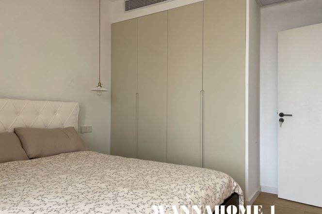 Spacious&Bright 3Bdrs 2Baths Apt+Suzhou Creek+Han Zhong Rd Metro+Awesome View