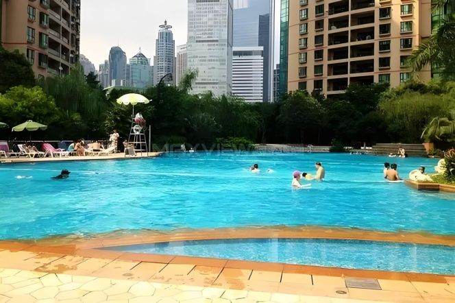 big 4brs plus study in most popular compound Lujiazui Huang pu river IFC only 36.5K