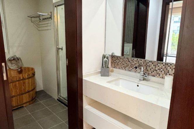 Xujiahui Metro Line 1-9-11 Station, 0 distance, high性价比 2+1 bedroom, 15.5K per month