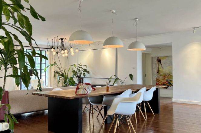 Old apartment in Wutong District, with 4 bedrooms, a separate large balcony and a parking space.