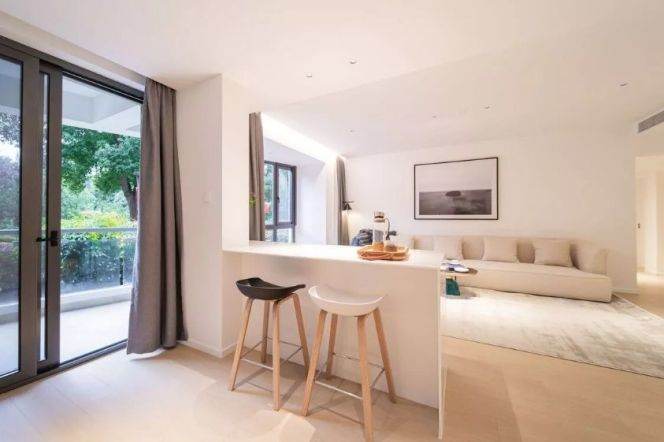 modern  big 3brs floor heating modern furniture near line 6 and close to Lujiazui CBD 