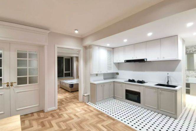 Xintiandi/Madang Rd metro/1br1bt/central AC/floor heat/oven