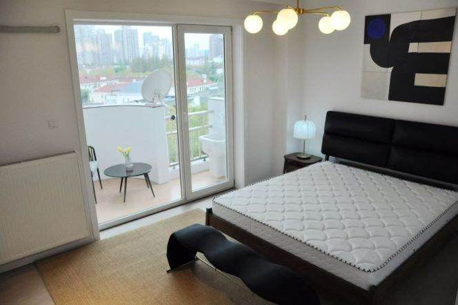 Wutong District, Elevator Building on Hunan Road, 3-bedroom unit, with an outdoor balcony，L10-11