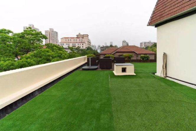 Old apartment in Wutong District, with 4 bedrooms, a separate large balcony and a parking space.