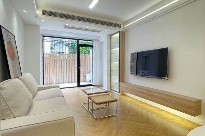 Newly Renovated Spacious 1Br/2Lr/1Bt Close to L2/11 Jiangsu Rd Station 