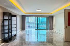 Jing'an Temple, a rare 235-sqm large apartment with ample space and excellent natural lighting.