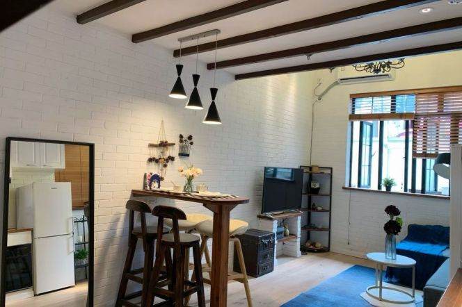 High ceiling 1Br/1Lr/1Bt apt nr South shanxi rd,M1/10/12/13