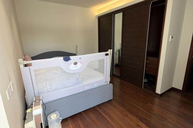 Wutong District, high-rise building with elevator, large 3-bedroom unit with a fixed parking space