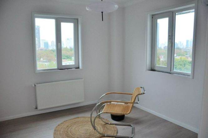 Wutong District, Elevator Building on Hunan Road, 3-bedroom unit, with an outdoor balcony，L10-11