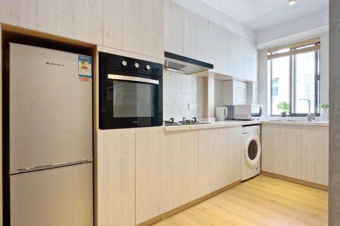 Cozy 1Br/1Lr/1Bt Close to L2/7/14 Jing’an Temple Station 