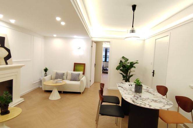 10k Spacious 2Br with floor heating and walking closet Nr Changshou Rd.line7/13