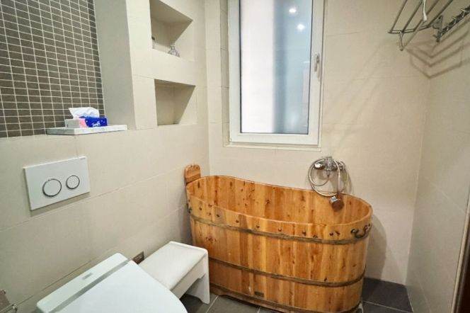 Xujiahui Metro Line 1-9-11 Station, 0 distance, high性价比 2+1 bedroom, 15.5K per month