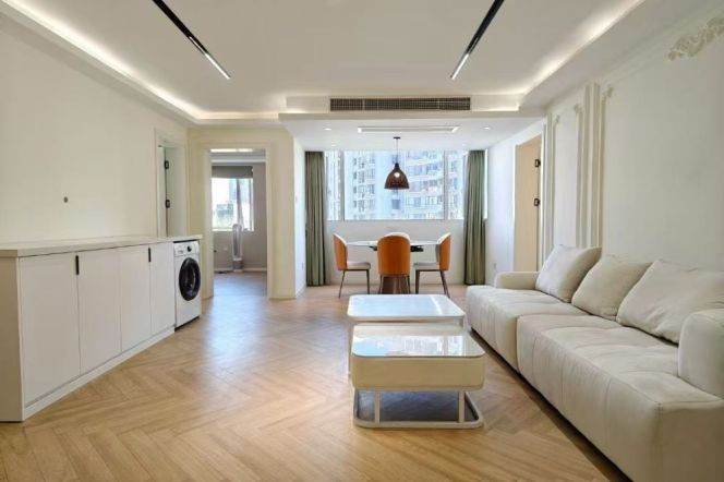 Good value 3Br/2Lr/1Bt Close to L7 Changping Rd Station 