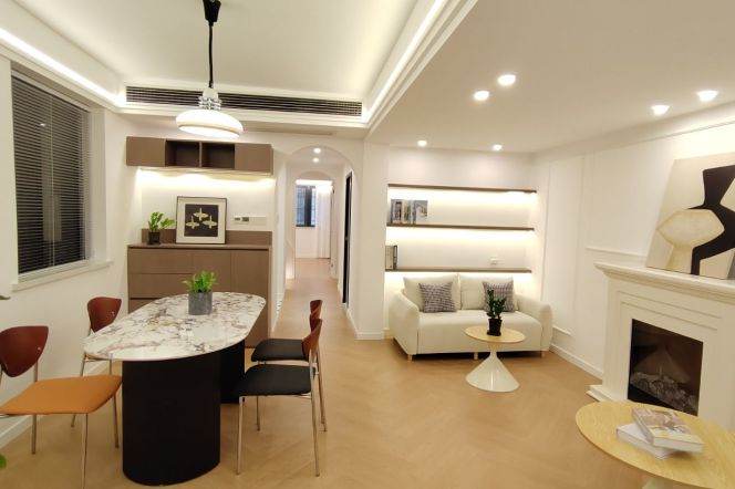 10k Spacious 2Br with floor heating and walking closet Nr Changshou Rd.line7/13